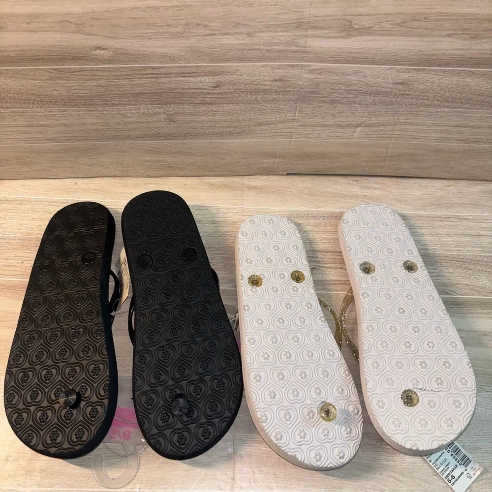 The Children's Place Kids  2 pairs of Flip Flops - Multicolor and White size 5/6